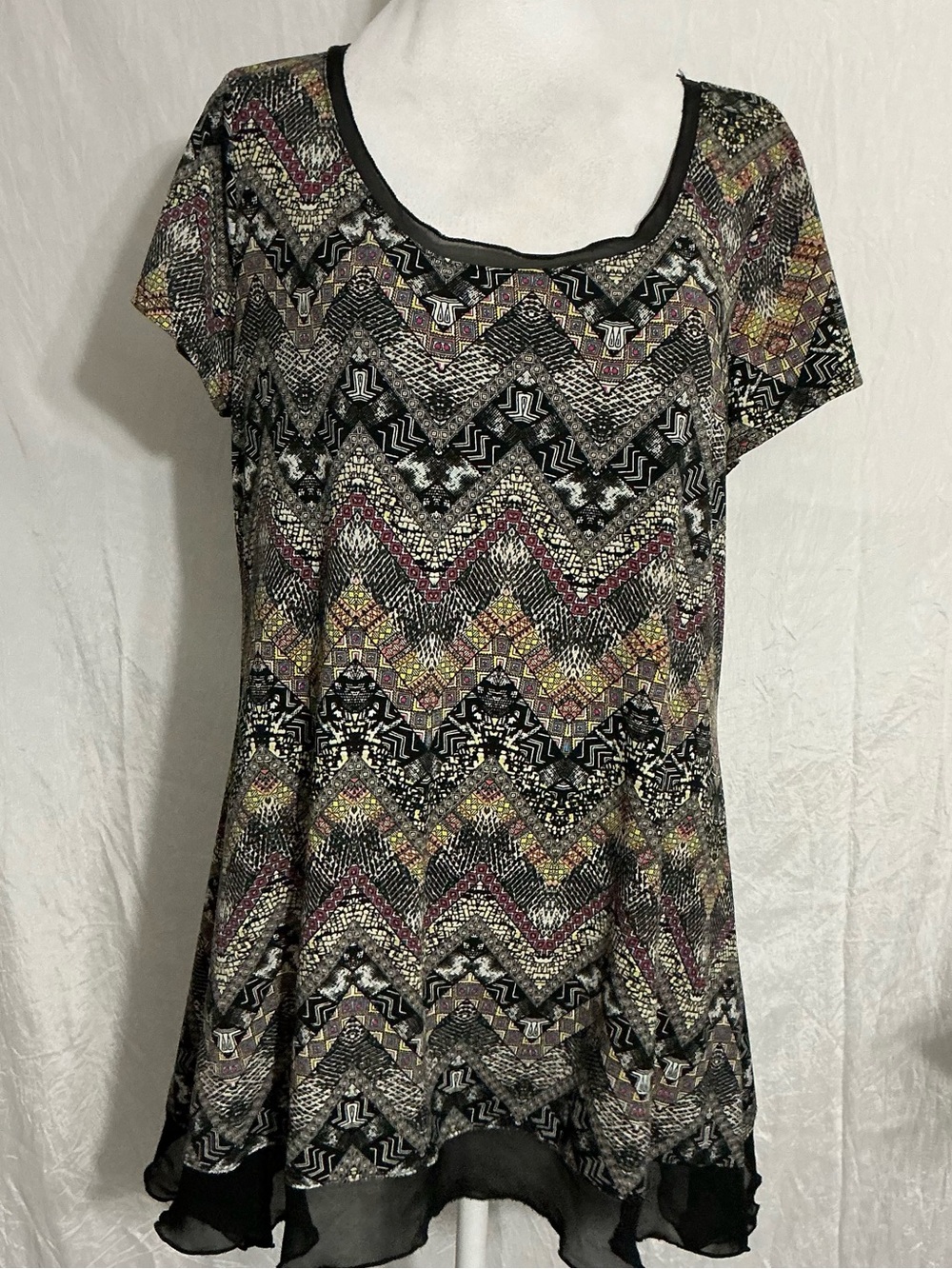 Women's Short Sleeve Printed Scoop Neck Tunic Top - Black/Multi